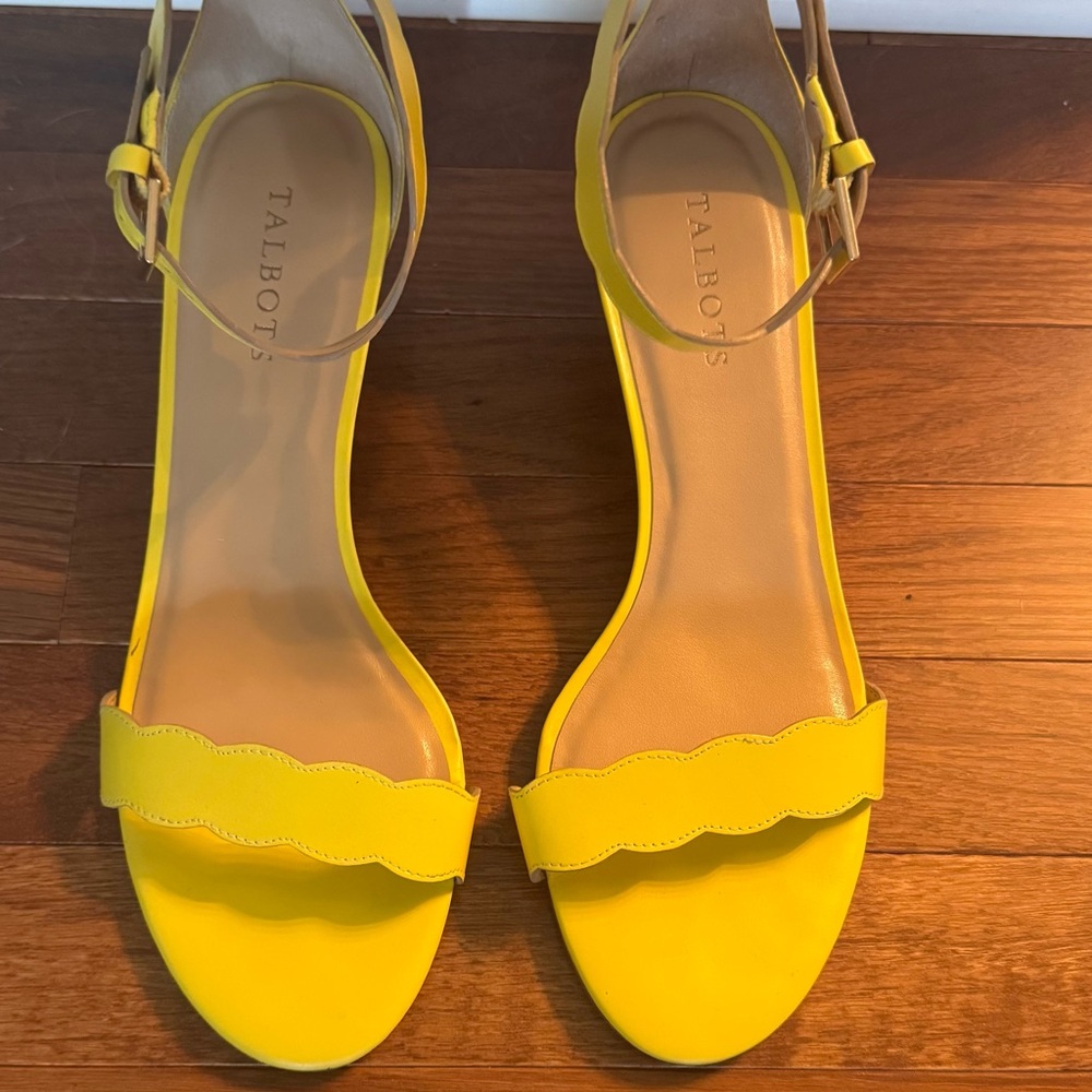 Talbots Bright Yellow Scalloped Sandals